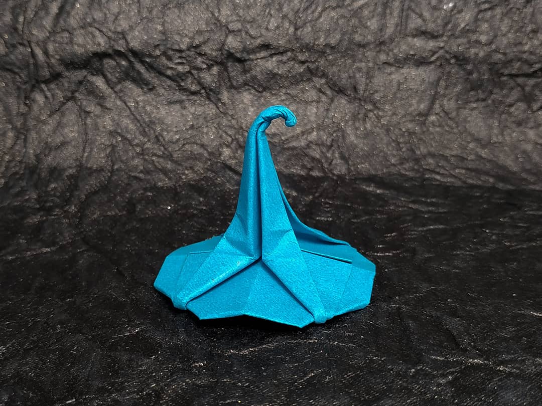 valoros_origami's tweet photo. Happy Halloween and this is my Halloween Special 🎃 Witch Hat 🔮🎩
https://t.co/UGL9a7HVpV
#Halloween #halloweendecor #witch #horror #ghost #valoros #valorosorigami #theartofpaper #art #origamiart #paper #paperfolding #art #tutorial #lockdown #quarantine #art #artist https://t.co/QzOWPc8vzK