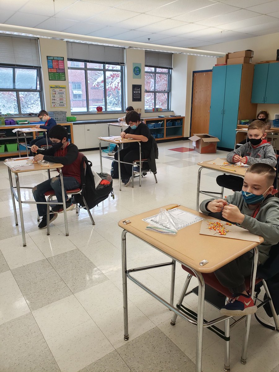 johnfryanschool's tweet photo. 5D making candy corn towers! Be safe and have fun tomorrow! https://t.co/ig8fTuUnP6
