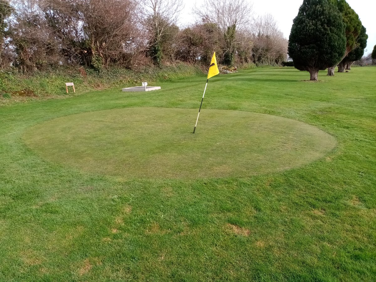 ashgrove_p's tweet photo. Lucky to get the greens cut ahead of the #weatherwarning for tomorrow #greenkeeping #alwaysworktobedone #pitchandputt https://t.co/VpyQdCXEJE