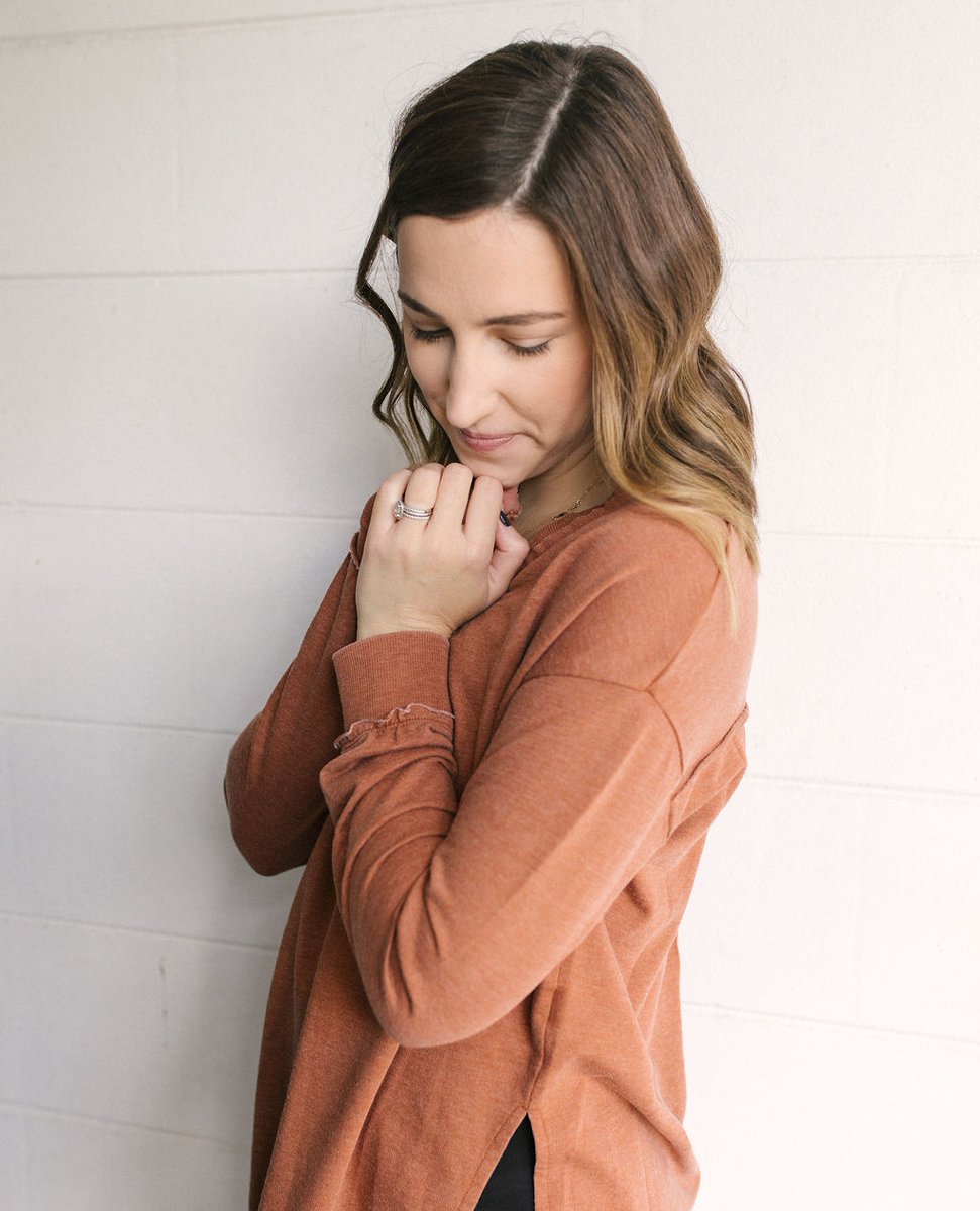828_boutique's tweet photo. Pair this cute oversized sweater with leggings and tennis shoes or dress this sweater up with pants and booties - the options are endless π§‘
https://t.co/spX0Y0O41G
#Shop828 #brighttop #trendyclothes #falltop #ZSupply https://t.co/vU1UoaoRlV