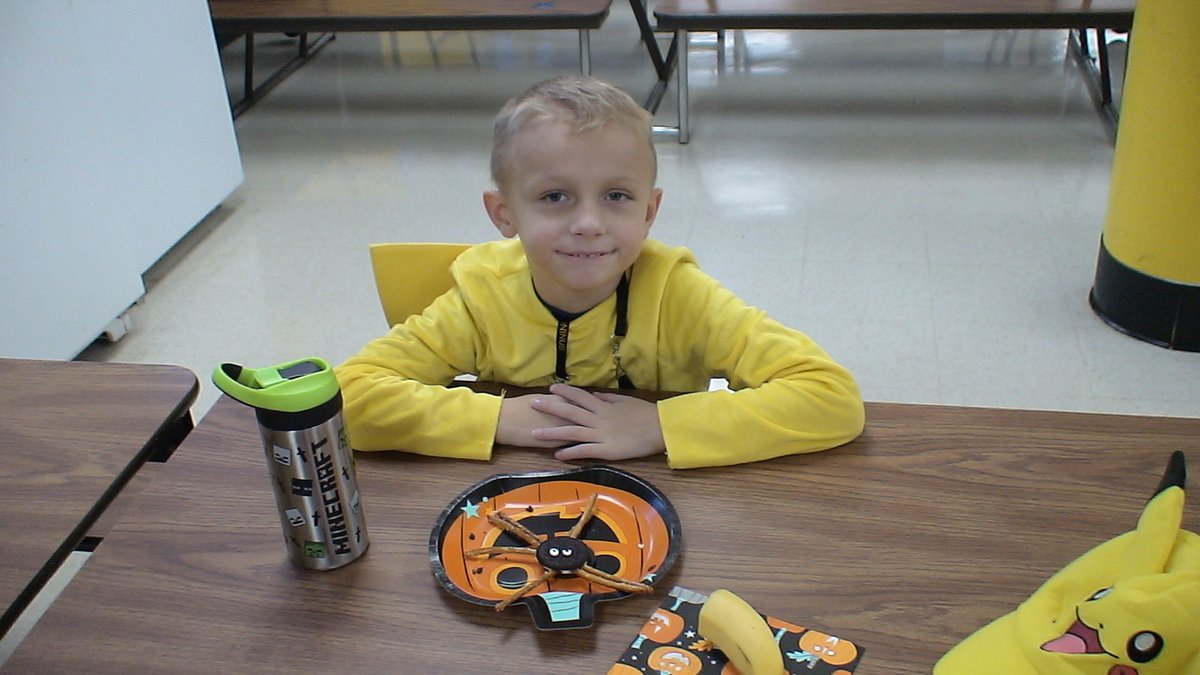 JaniceMoster's tweet photo. No tricks - just treats in kindergarten! https://t.co/E58asbE1rF