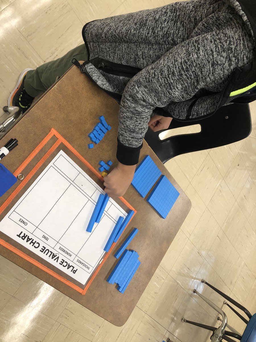 Mathematicians were building groups of 10 today in order to represent multi-digit numbers in more than one way! Base ten rocks! <a href="/WhufsdRams/">Ram Pride</a> <a href="/WHGWashington/">WHGW</a>