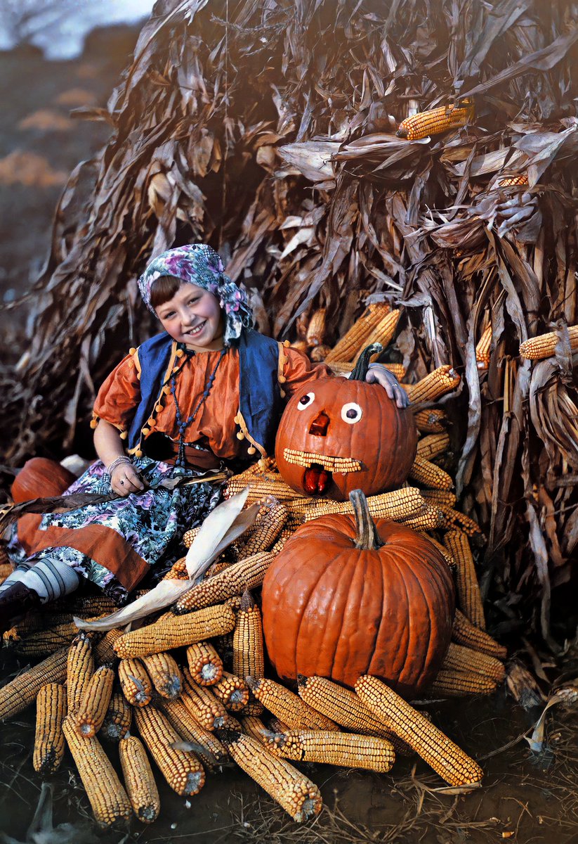 With tomorrow being All Hallows' Eve I thought you may appreciate a little pumpkin pleasantness? This 94-year-old autochrome was taken in Virginia in 1926 by Charles Martin. It isn't colourised.