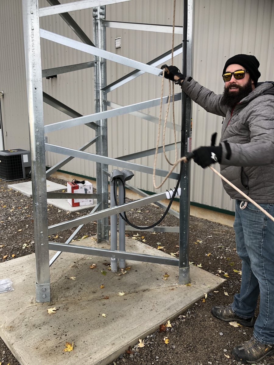 NetAccessInc's tweet photo. #BehindtheScenes installing new client #wireless #internet access... #HappyFriday ! @TrylonTSF @CambiumNetworks #WSTAR that cloud cover is real and not #photoshopped in! https://t.co/zIU4cDCzNM