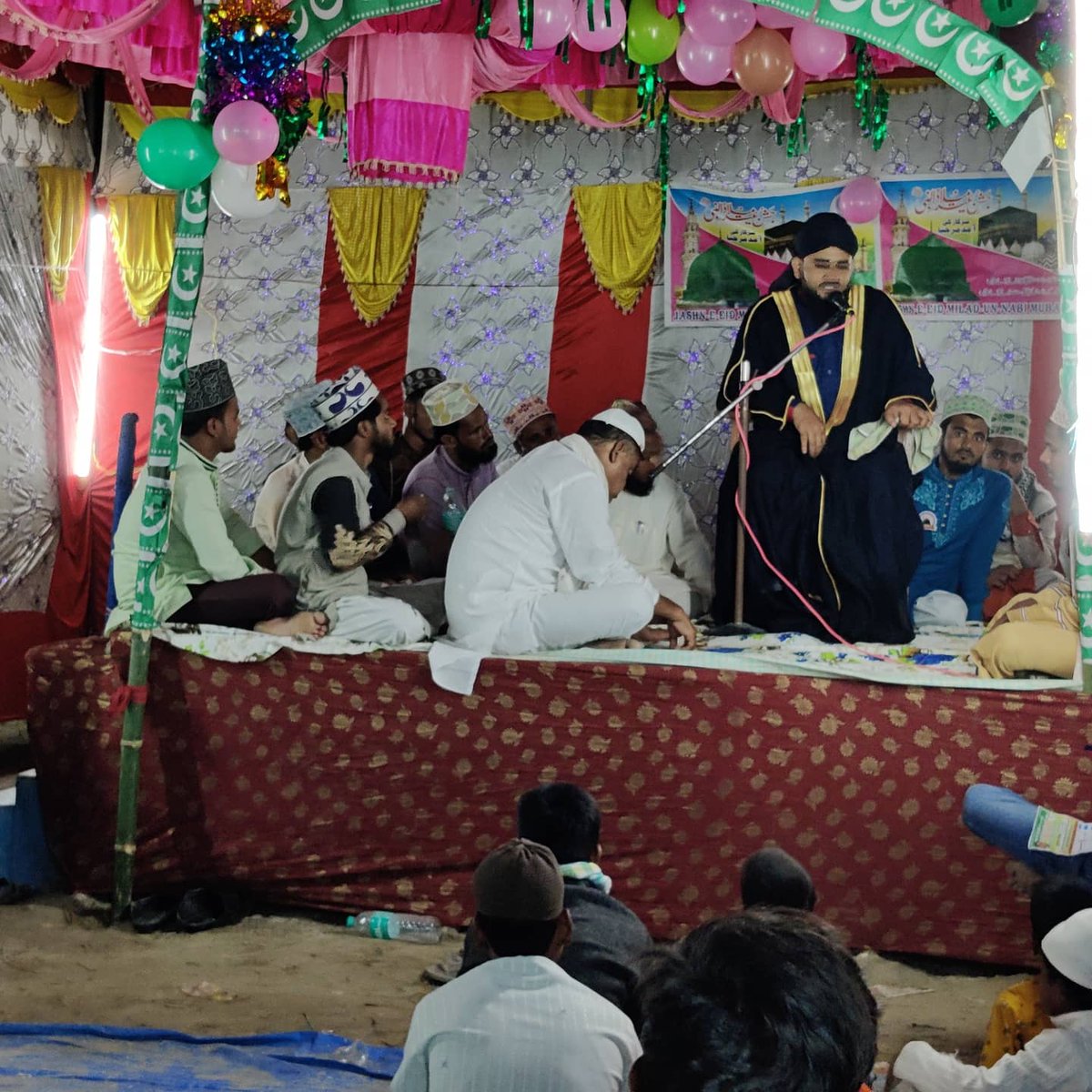 MlaNaushad's tweet photo. ठाकुरगंज- डांगीगच्छ में जश्न ए ईद मिलादुन्नबी के मौके पर एक रोजा उर्स का आयोजन किया गया जिसमें ठाकुरगंज विधायक नौशाद आलम साहब भी शिरकत किए। #Admin https://t.co/uKJ4Rbrckh