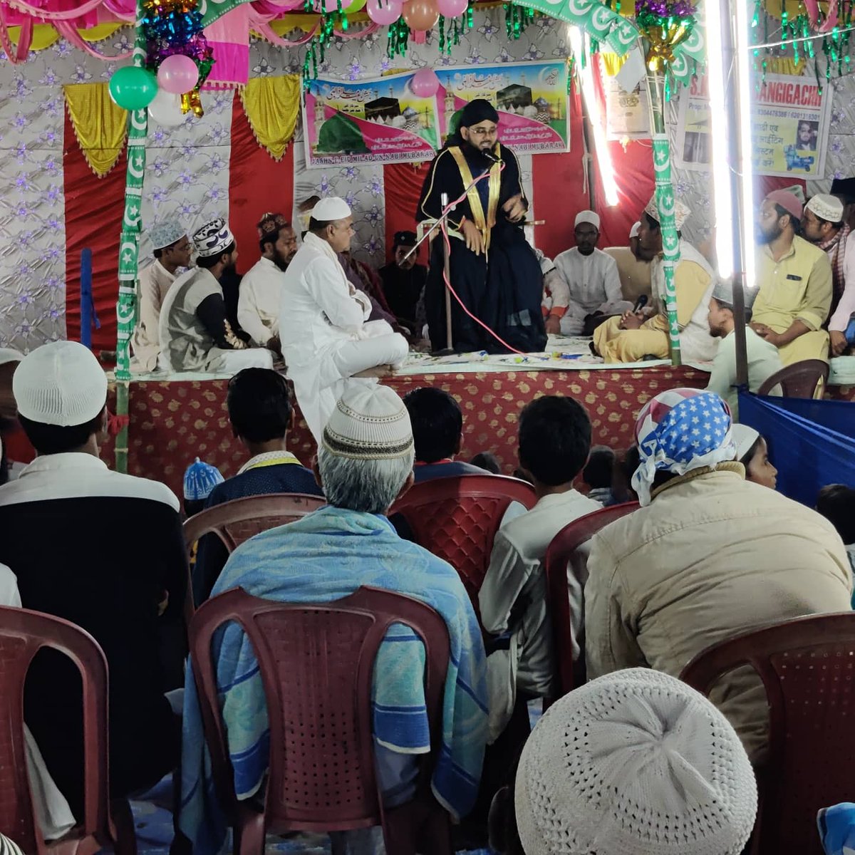 MlaNaushad's tweet photo. ठाकुरगंज- डांगीगच्छ में जश्न ए ईद मिलादुन्नबी के मौके पर एक रोजा उर्स का आयोजन किया गया जिसमें ठाकुरगंज विधायक नौशाद आलम साहब भी शिरकत किए। #Admin https://t.co/uKJ4Rbrckh