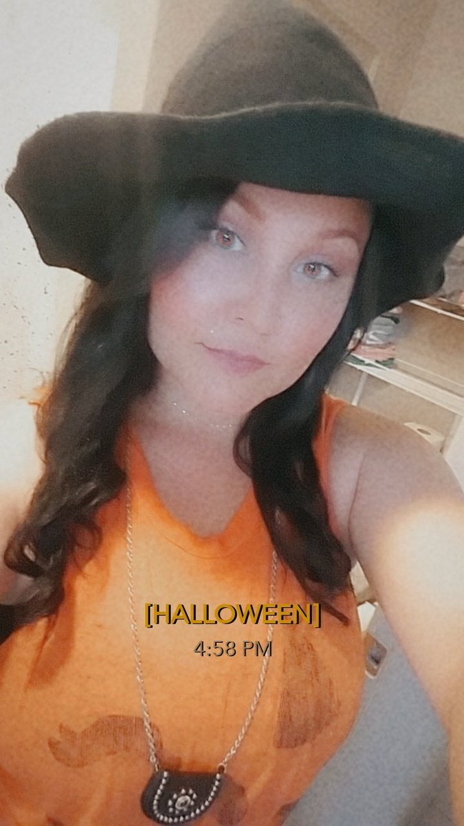 NicaShirey's tweet photo. Happy Halloween🍁🍂🌻🎃💜💛 https://t.co/Bj9WpsQ7dv