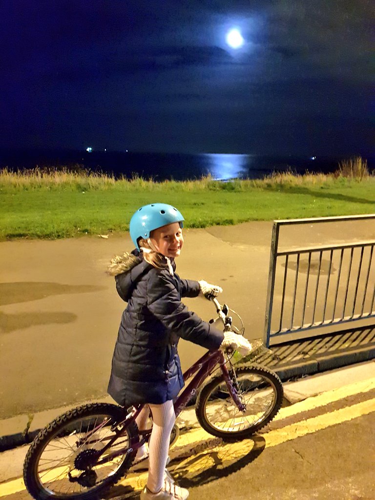 SamMcLoughlin85's tweet photo. A beautiful evening @SunriseCycleway @NTyneLivingSt
Hard to explain to an 8 year old why this will be one of our last safe cycles along our breathtaking coastline.
There is still time to change @NTCouncilTeam
#ItHasToStay https://t.co/F8S1x5MPv7