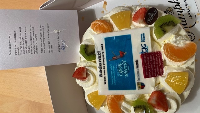 GertvdRhee's tweet photo. Als pleeggezin kregen we heerlijke taart van @gem_Heerde , bedankt! https://t.co/MhHTvXJdo4