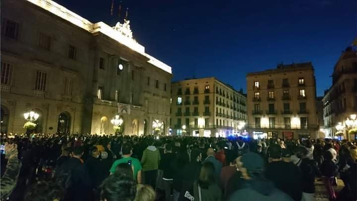 ZipSports's tweet photo. Manifestación en plaza San Jaime de Barcelona contra la dictadura sanitaria. Por la libertad!!!!!!
------------------
#CoronaFake #Plandemia #StopNOM
#Libertad #StopMascarillas #StopVacuna
Grupo detelegram https://t.co/Fh29v9yO3W https://t.co/TZQe6AH4xN