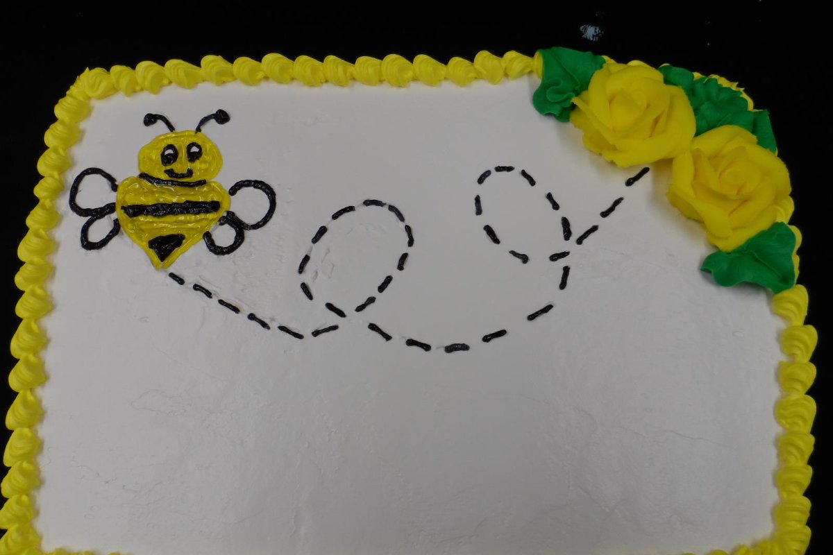 MagicFountain1's tweet photo. Don't worry -- bee happy! Our cakes will help you feel exactly that. https://t.co/Qn0ZVqQ2C7