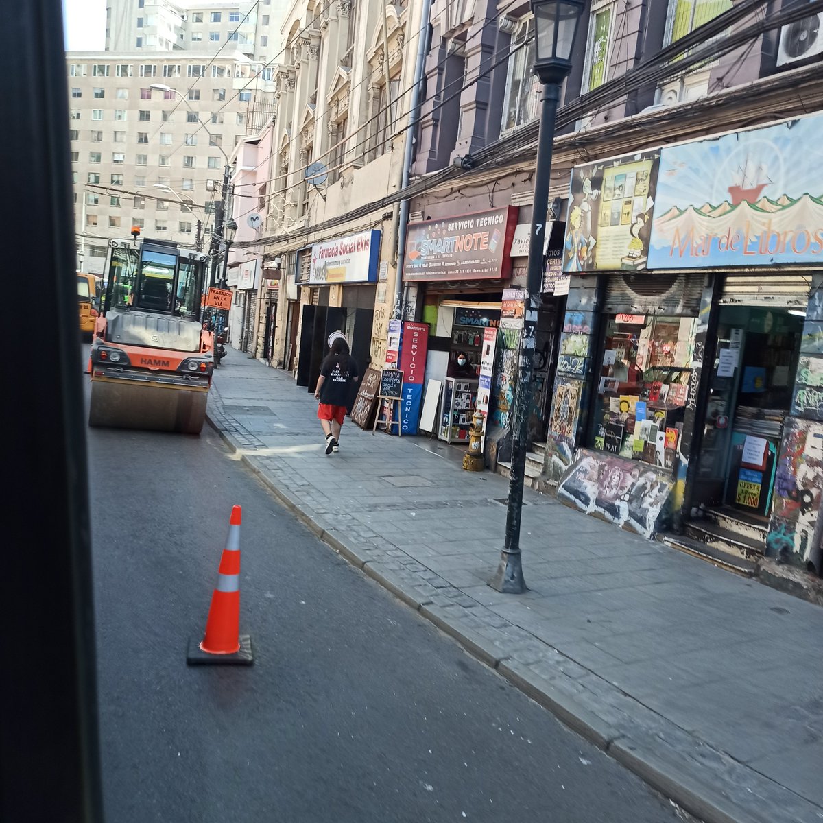 JOValpoCH's tweet photo. Paciencia... Taco desde Sotomayor a Esmeralda (Anibal Pinto) por trabajos.
#Valparaiso @sitiodelsuceso https://t.co/IUmNwPw5IU