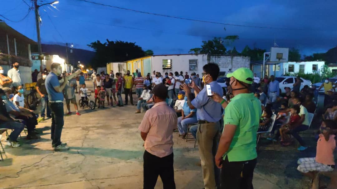 claudioefermin's tweet photo. Un país que se dirija buscando los acuerdos y no la confrontación, buscando los entendimientos y no la venganza, es un país con esperanza. En Juan José de Maya, municipio San Felipe de #Yaracuy, promoviendo la participación, el voto y el cambio para bien #AquíEstáLaSolución https://t.co/cFSAcPMUmM