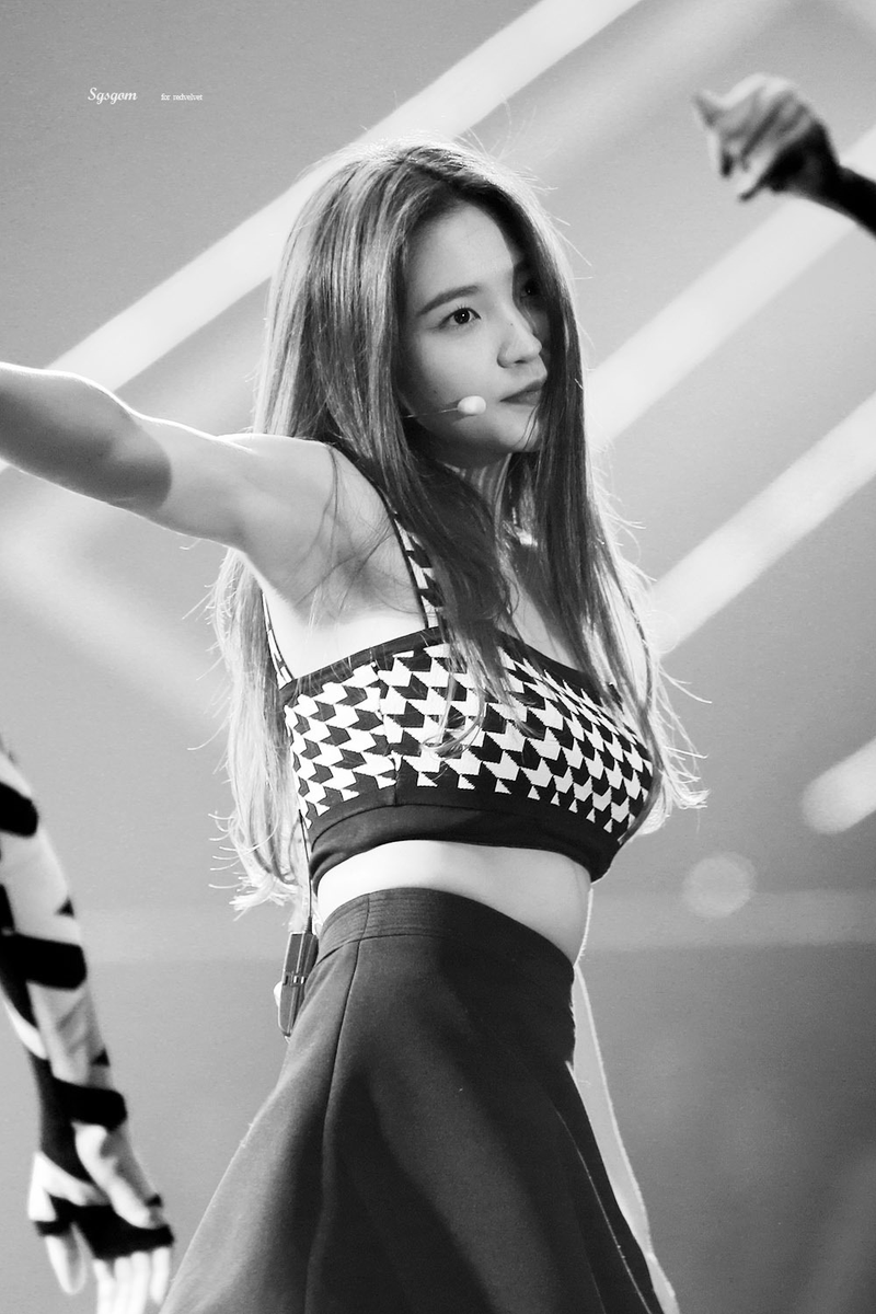 yerimhourly's tweet photo. #예리 #YERI @RVsmtown https://t.co/8eAUoSD24u