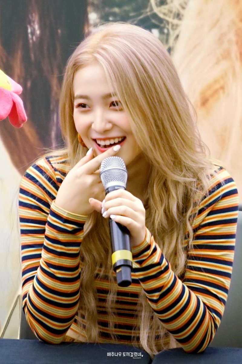 yerimhourly's tweet photo. #예리 #YERI @RVsmtown https://t.co/gzhAjOnh6c