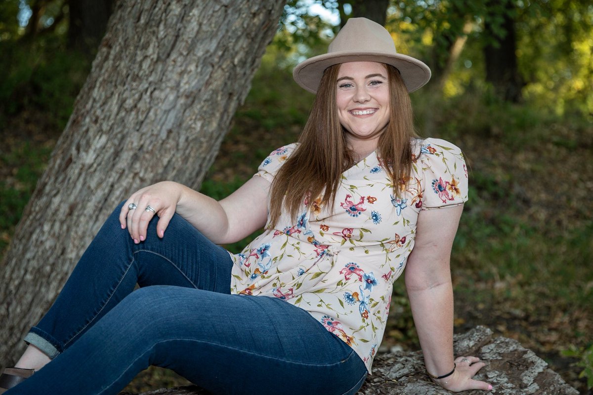 taycan1997's tweet photo. 25 days from “real” adulthood💙 #angelostate #classof2020 https://t.co/GGeBgqoQ3i