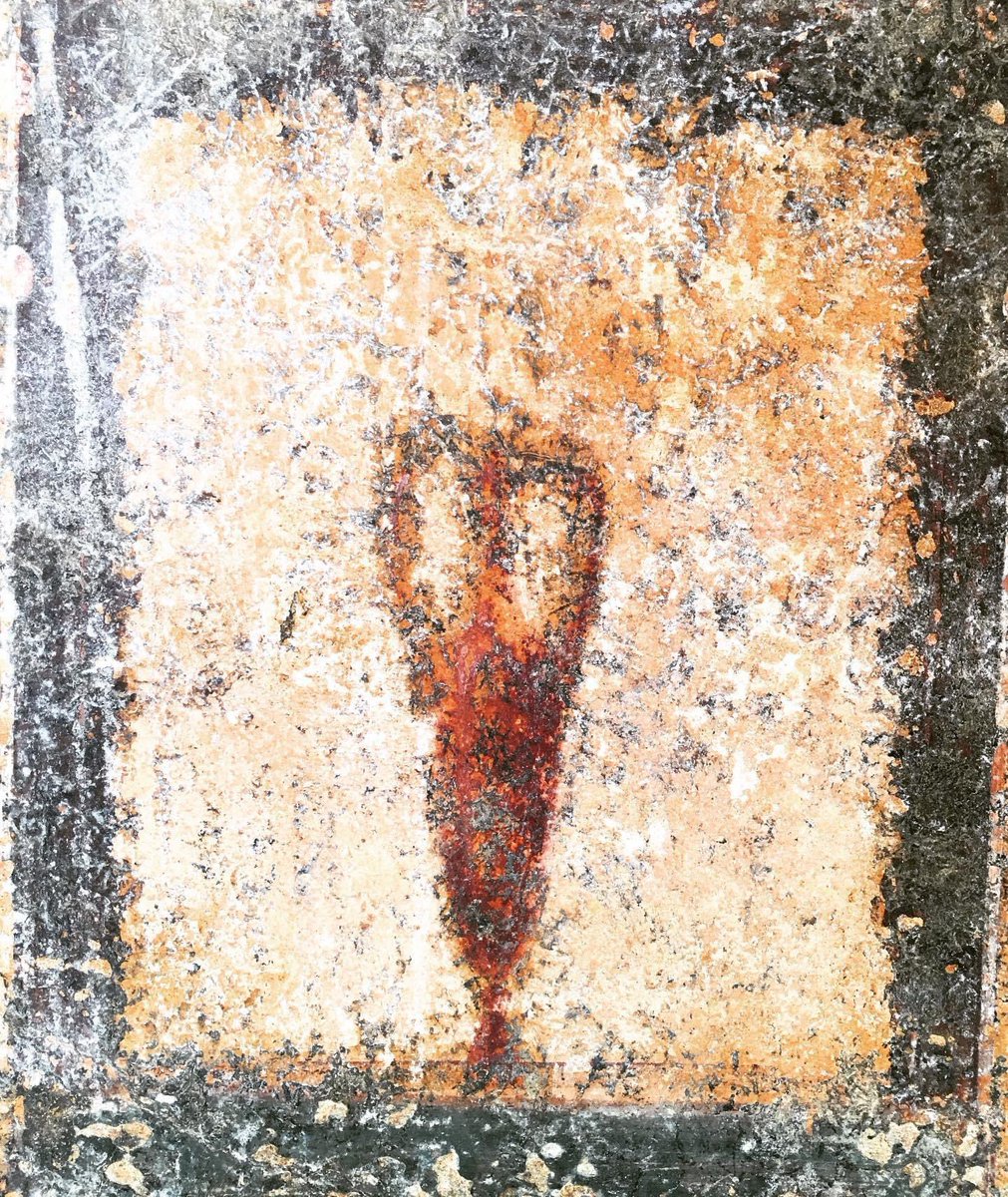 A very small and unassuming fresco of a wine amphora painted on a cubiculum wall at Villa Arianna in Stabiae. Such a small and simple image but it signifies a lot: food; commerce; and shipping!  #FrescoFriday  #Pottery  #Art  #Archaeology  #Mediterranean
