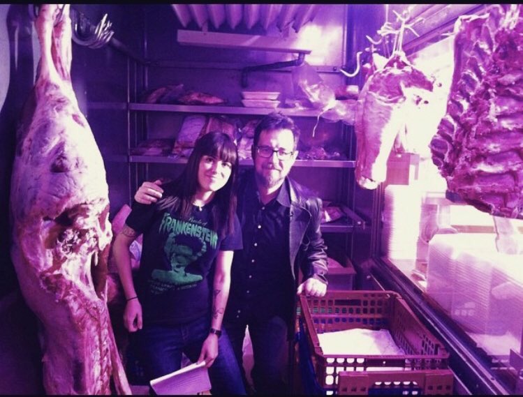 rachelher's tweet photo. La cima de mi carrera periodística fue el reportaje de #REC3Genesis  en un puesto de carnicería del mercado de Ventas de Madrid. Gracias @paco_plaza @LeticiaDolera y Diego Martin por prestarse a las locuritas que haciamos en LaSexta3 y @luisisco por realizarla para q qdara feten https://t.co/9zPsfIwf6D
