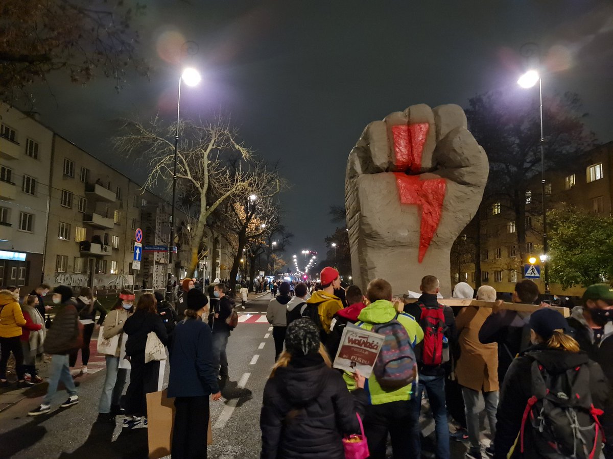spacerowiczka1's tweet photo. 500m od domu Kaczyńskiego
#ToJestWojna 
#Wypierdalać https://t.co/mzQ9IaOvNE