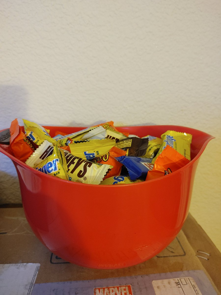 snackcasters's tweet photo. Boo! An all new episode of Snacktime with Mack and Ash has posted just in time for Halloween!

We talk about our best and worst Halloween experiences and rank our favorite and most hated candy!

Make sure to listen here: https://t.co/Ykx7xaKzST https://t.co/PA00ynLahG
