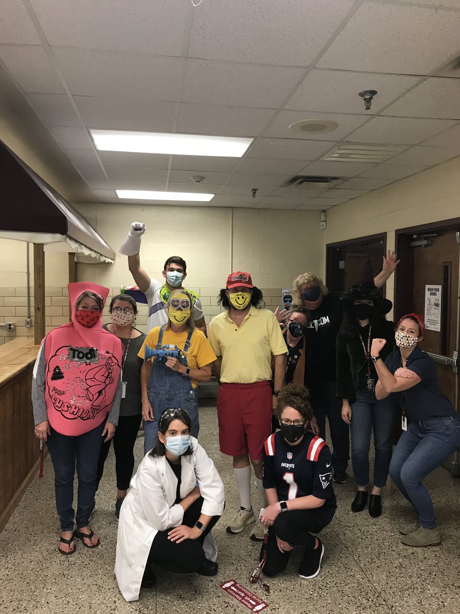 FulComMagnet's tweet photo. We love our spooky π» teachers! #FulCom https://t.co/SemuimiGTN