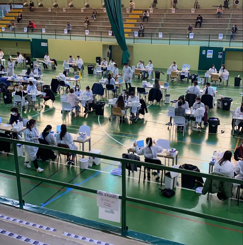 🗣️ Todo o apoio ás estudantes de enfermaría que realiza os cribados da COVID nas universidades galegas.

😡 Unha mostra ➕ da incompetencia da Xunta na xestión da crise sanitaria, que recorre ás estudantes para enmascarar as carencias dun sistema asulagado. #PrácticasDignas