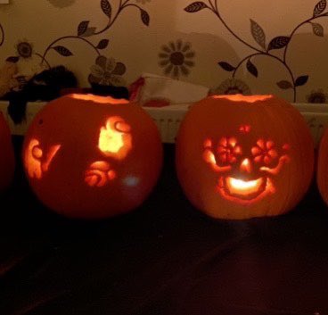 Heath_Housecomp's tweet photo. Wow look at these Pumpkins 🎃 by Joely the game ‘Among us’ on the left of the photo and Kenzy’s is on the right ‘day of the dead’ Go #Blue💙House @TheHeathSchool https://t.co/JCOkTOm9Nb