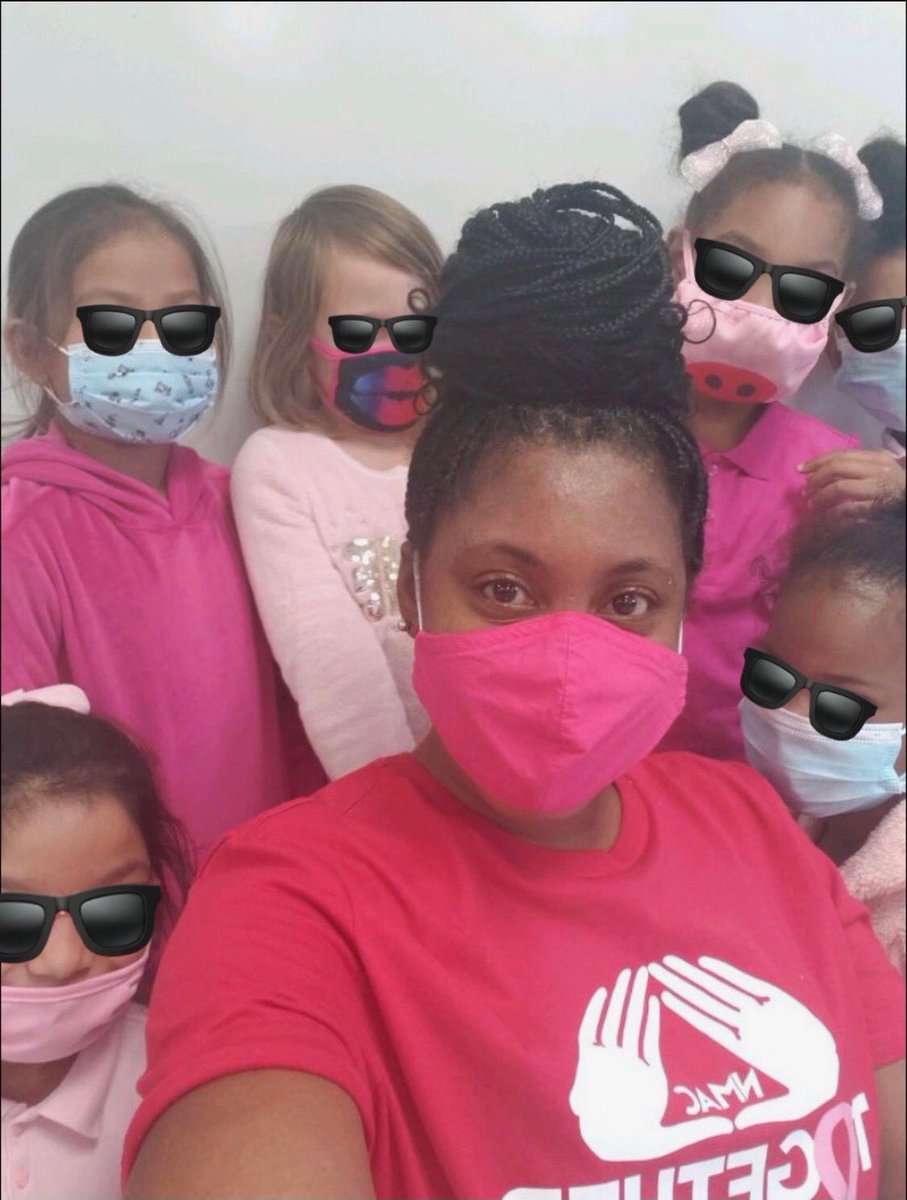Coach_VThomas's tweet photo. Check out @ThomasEdisonES 1st grade teacher Ms. Smith & her pink crew! #Edisonpinkout #Breastcancerawarenessmonth
#timeforacure #Chargersgopink https://t.co/sc63QYX1Ct