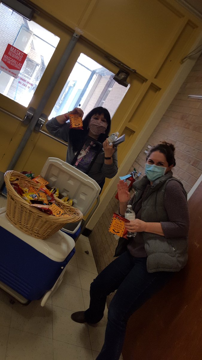 MarquezEducator's tweet photo. Staff Appreciation Day our Admin mobile snack bar was a great success with our staff today.  @ElSunsetValley https://t.co/XkA1RkR53k