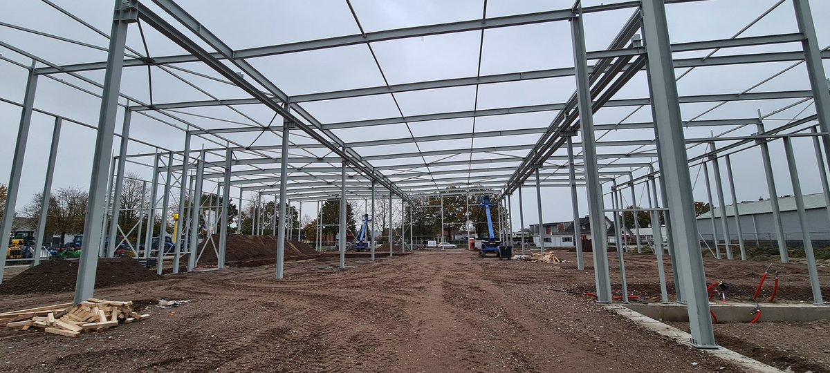 THVM19's tweet photo. Deze week de bovenliggers gemonteerd. Nieuwbouw Ter Horst MetaalTechniek #terhorst-metaaltechniek.com https://t.co/icD5pKB5HT