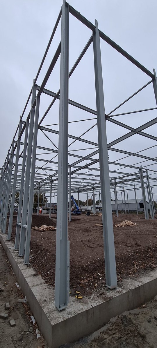 THVM19's tweet photo. Deze week de bovenliggers gemonteerd. Nieuwbouw Ter Horst MetaalTechniek #terhorst-metaaltechniek.com https://t.co/icD5pKB5HT