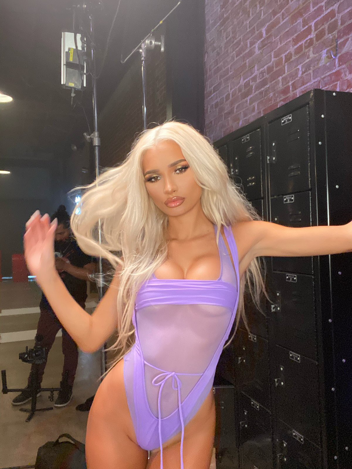♕ Pia Mia on X: lil bts moment from the HOT remix visualizer 💜  t.cob4xsrVt9lX t.coLFItb8eBLJ  X