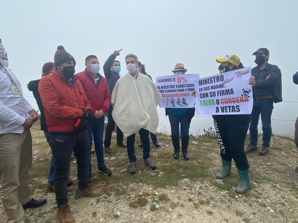 Comunidades de Vetas, Santander exigen al <a href="/MinAmbienteCo/">MinAmbiente Colombia</a> que se realice una delimitación del Páramo de Santurbán teniendo en cuenta el desarrollo económico y social del municipio. Los vetanos temen no poder desarrollar la minería al ser desplazados de su territorio.