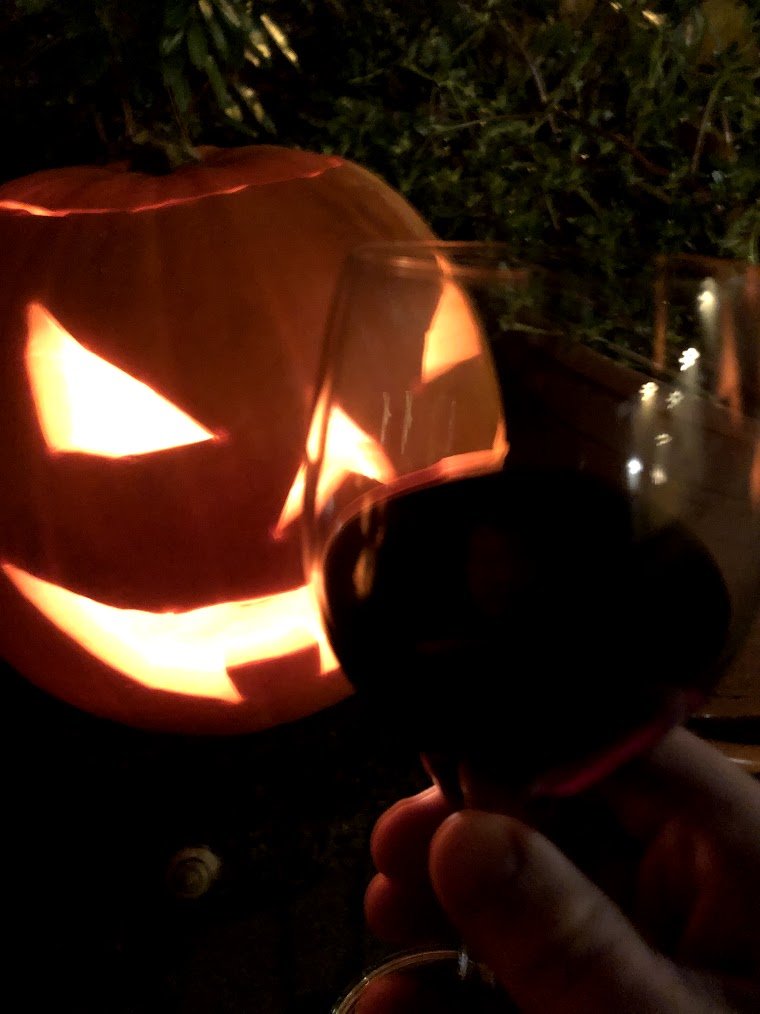 caid's tweet image. Hallo-vin