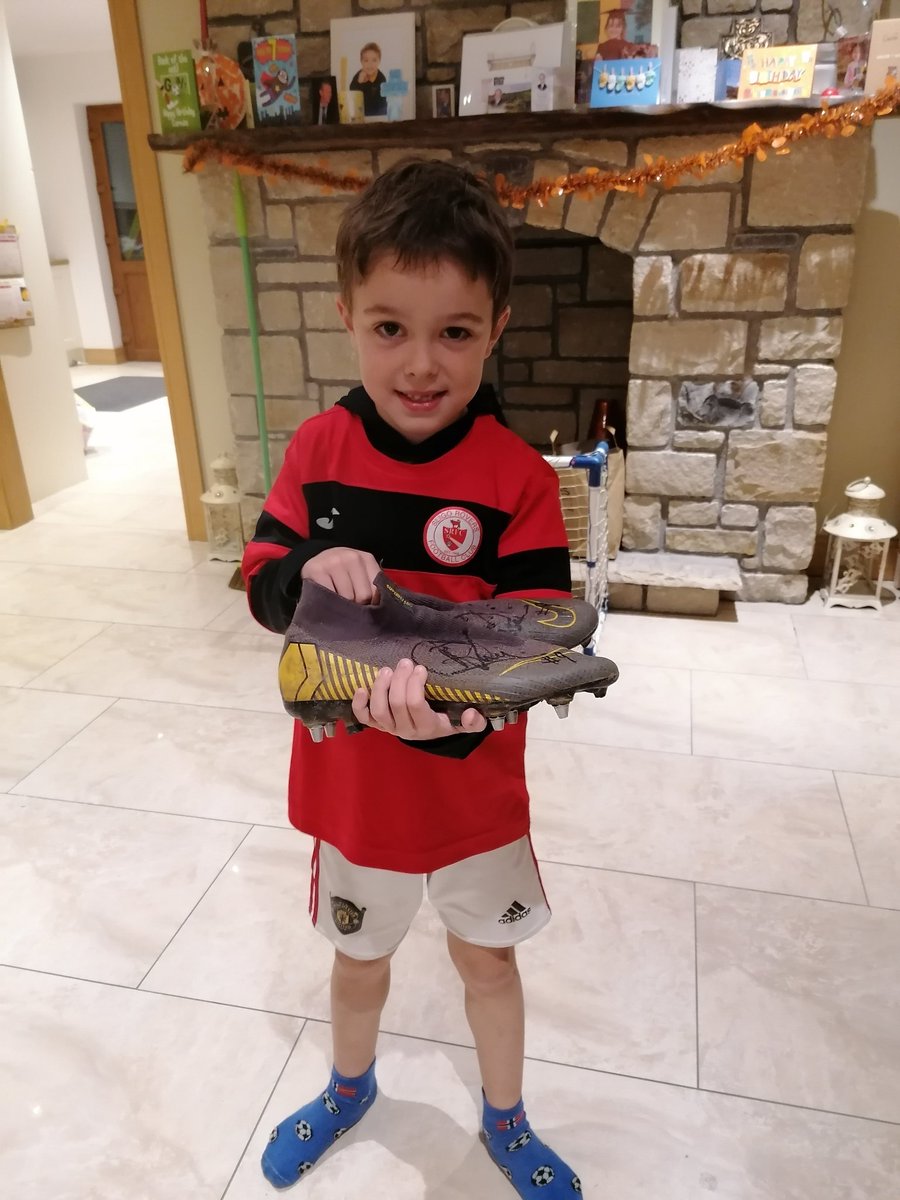 brianmcdonagh8's tweet image. One happy @sligorovers fan.... A pair of signed boots from Ryan De Vries for his 7th bday👏👏👏🇵🇪🇵🇪