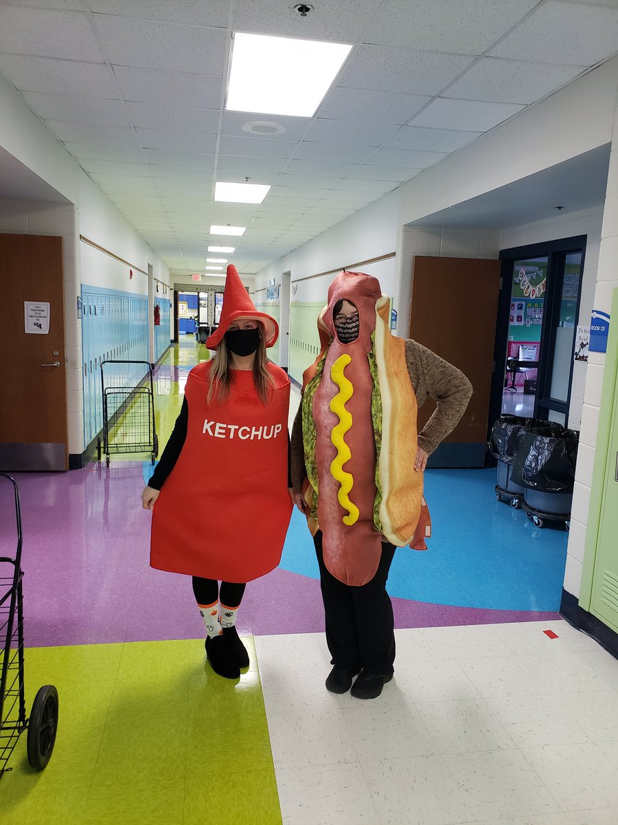 PlanTeachLearn's tweet photo. Lots of spooky smiles and excitement today! 🎃👻 #Halloween2020 #GrowAtFO @cproffitt https://t.co/UxaL2CYPSa