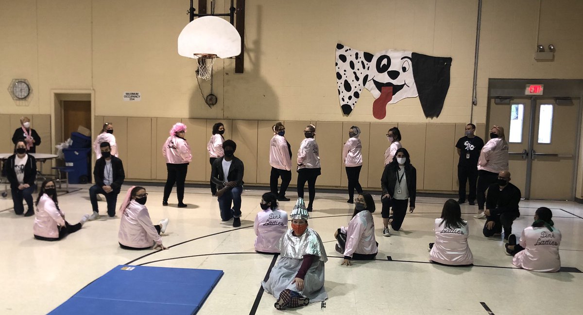 barbaragasp571's tweet photo. Middlehope staff Greased it up for Halloween #mask #6feetdistance #OUB #OUBOCES #Pinkladies #tbirds #beautyschooldropout https://t.co/BVkikY2twE
