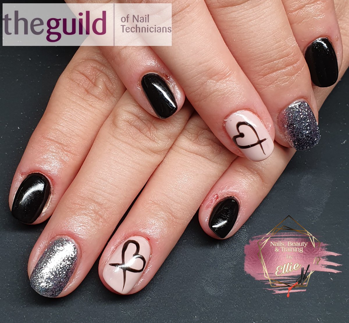 In total LOVE with these! #showscratch #scratchmagazine #nailart #nailsalon #nailartist #nailpro #nailtraining #nailtech #nailtechnician #guildnewsbeauty #glitternails #salonmaguk #