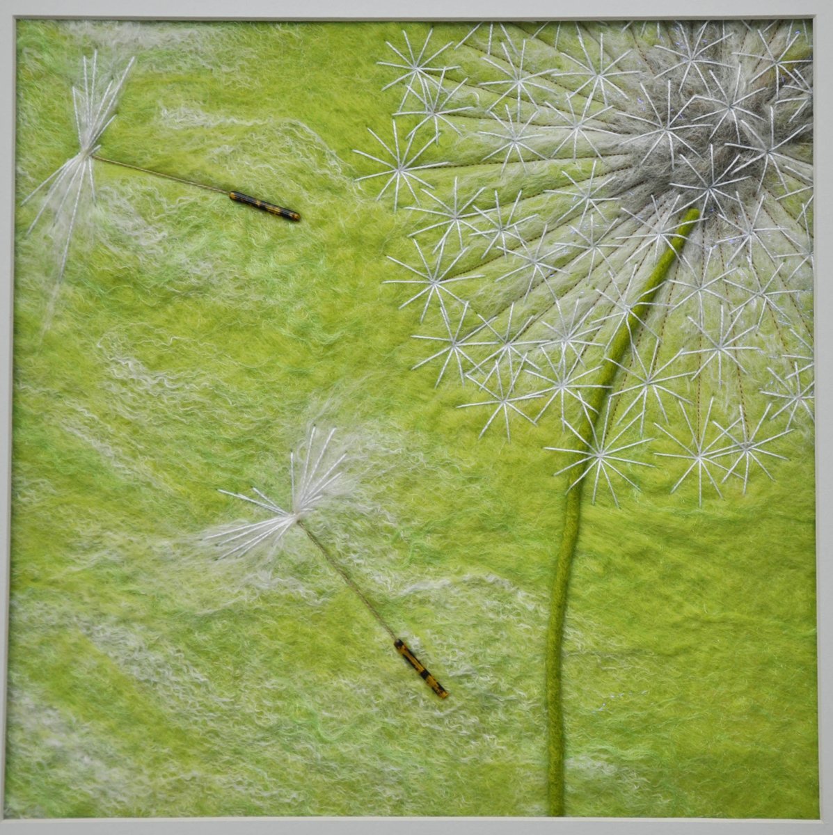 HomespunDevon's tweet photo. Good evening #colour_collective ! I love a bit of green! Here's some #Limepunch from me for this week 🙂#textileart #wool #felt #dandelion #Countryside #MakeAWish https://t.co/GHJ6aARAtY