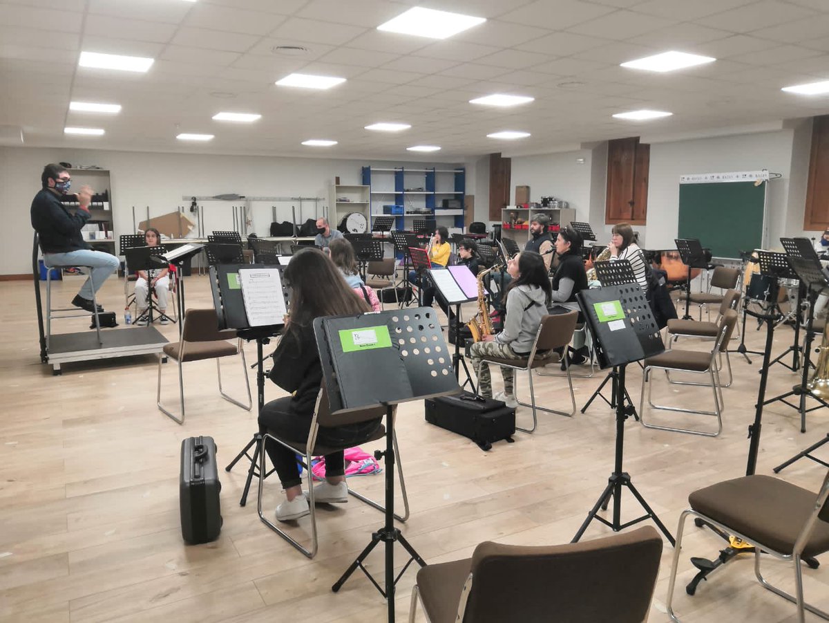 Los más pequeños también continuan con su actividad de forma segura 🎺🎷
#culturasegura https://t.co/wr5o7k6YbM