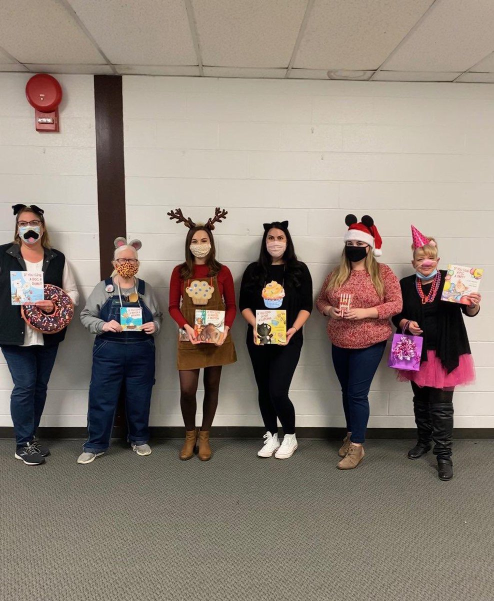 If you give teachers an awesome book series.... they will turn it into a Halloween Costume! 🐶🐱🐭🐷🦌 @Fremont_ESM  @LauraNumeroff