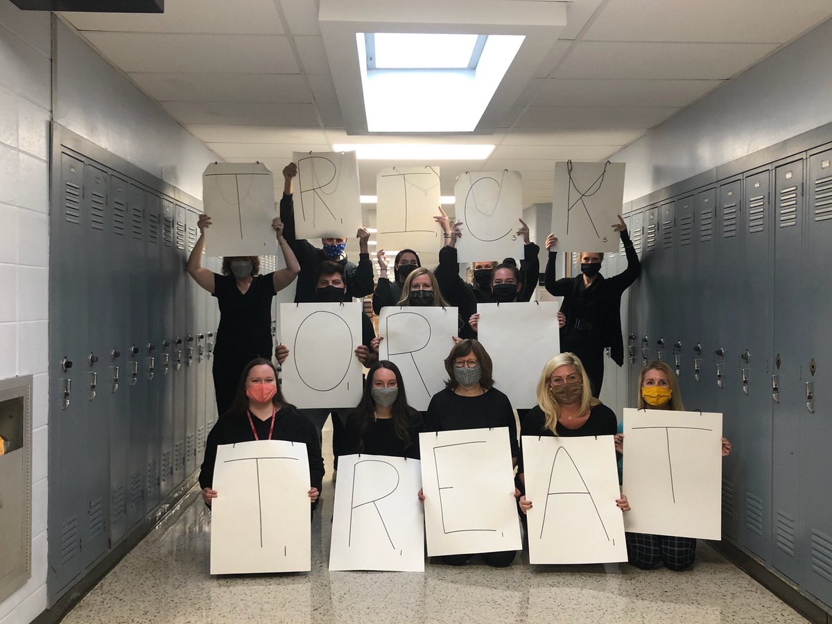 MsReamerr's tweet image. Happy Halloween from the 6th grade Barkalow team!! I have the best coworkers. The kids had so much fun figuring out what we all spelled! 💙🤍🎃👻 @CTBarkalow #halloween2020