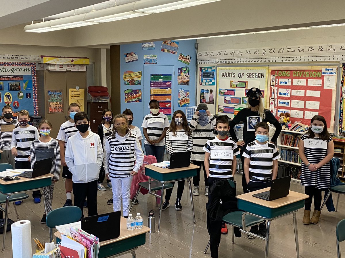 5Yclassykids's tweet photo. These fifth graders got caught by the grammar police! https://t.co/z1PTGMsDJ2