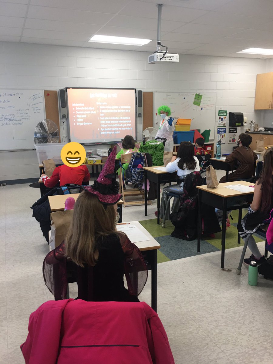 rivet_fanny's tweet photo. Un après-midi rigolo avec l’atelier du Professeur Terreur! La science des bonbons 🍭 une activité MATIS pour mes 20 petits monstres! #Halloween #MATIS #STEAM @ecoleRSD https://t.co/c5EL5j4Mvi