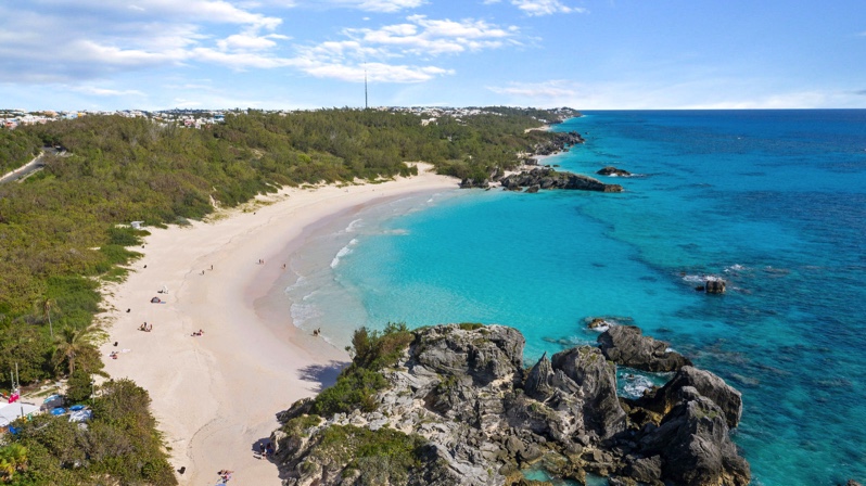 investBermuda's tweet photo. When the pandemic hit, @BookCameo's Abbie Shepherd needed a change. So she came to #Bermuda & swapped London skyscrapers for our warm waters thanks to Bermuda's one-year residency certificate. #ThinkBermuda #WorkfromBermuda
Learn how to apply ➡️ https://t.co/Y1J5N4g9uj https://t.co/kiWCVLqMKf