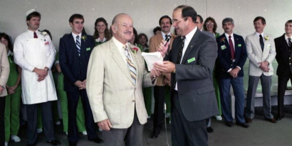 CityofAltamonte's tweet photo. #OnThisDay in 1986, the very first Publix pharmacy opened in Altamonte Springs! 💚 Over the years, the beloved grocery chain has become well known for its delicious fried chicken, #PubSubs and BOGO sales.
#Altamonte100 #FlashbackFriday #CityofFirsts https://t.co/gfJVEtpg6O