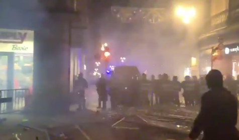 Una manifestación contra las restricciones en Barcelona degenera en una batalla campal contra los Mossos https://t.co/8r6u3gqXYE https://t.co/qLEZatB0Ib