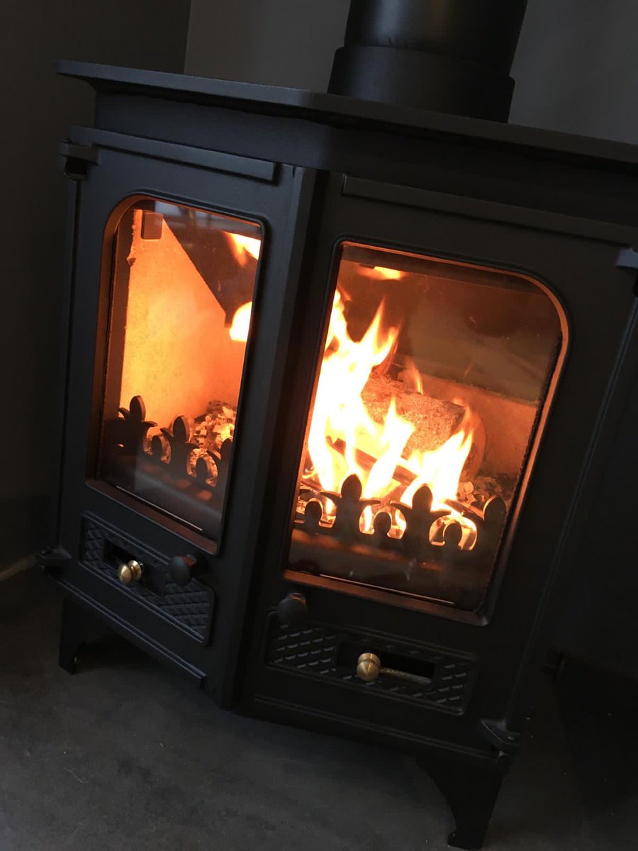 Friday night by the fire??? Nearly..... things are coming along nicely in the bar (I can call it that now because it has one!) loved this week. #oakhousewood #designedandcraftedbyhand #microbar #sedbergh #cumbria #yorkshirdales #renovation #renovationproject
