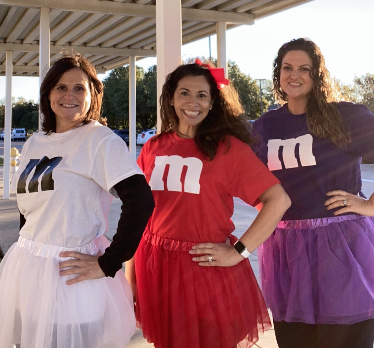MsBonillaTeach's tweet photo. HALLOWEEN!! I’m all about the candy!! Love my 4th Grade Crew!! Missing our Remote M&amp;M😢@Rochell_Tatom4 ...@RochellRangers #allaboutthechocolate https://t.co/YdFzSrxLRg
