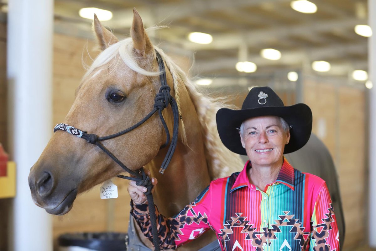 It's official! Kelley Carrington French and Slice Of Peach Fame (aka. Slice) take top honors in the 1D for Round 2 of the Open at the NBHA World Championships with a smokin' time of 14.585! 🔥🐴🍑